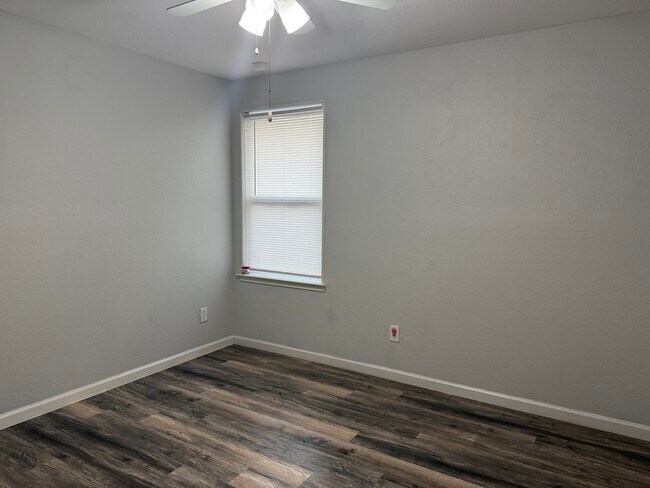 Building Photo - 224 Lake Texoma Dr