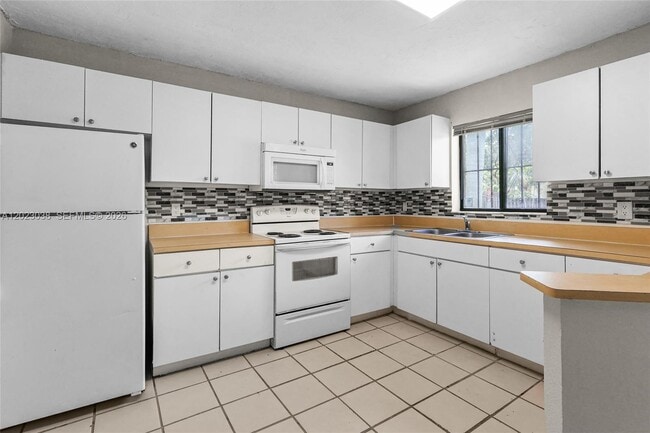 Building Photo - 28214 SW 143rd Ct