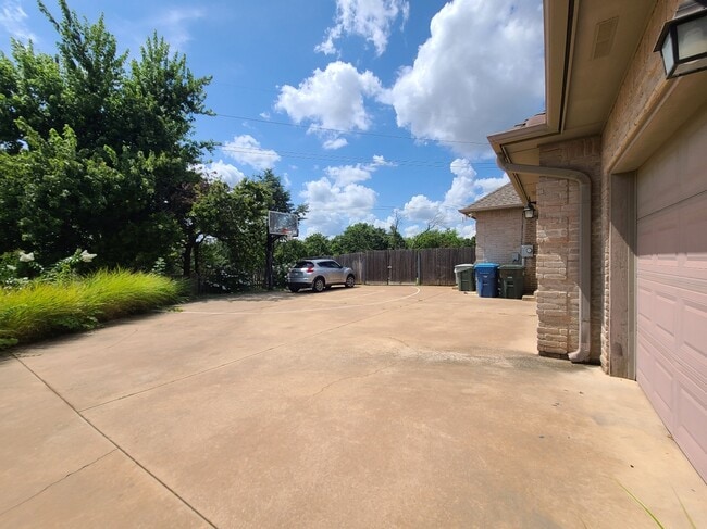 Building Photo - 413 Hamptonridge Rd