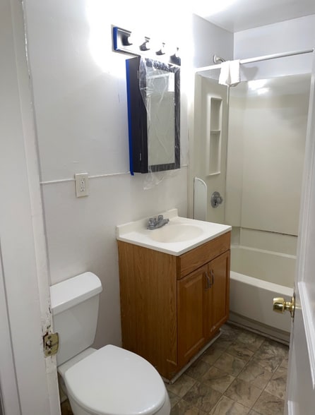 Building Photo - 226 Cooke St