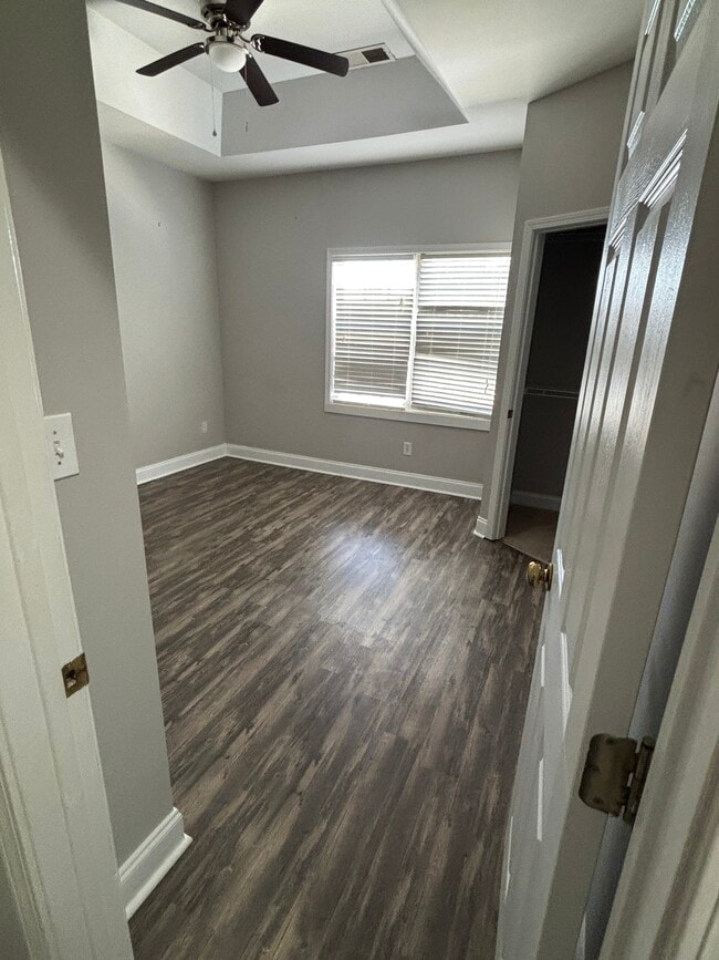 Building Photo - 917 Shearer St