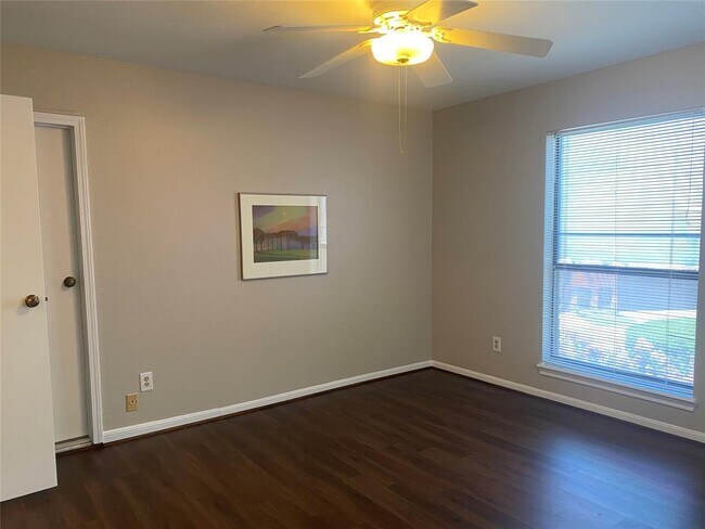 Building Photo - 7447 Cambridge St