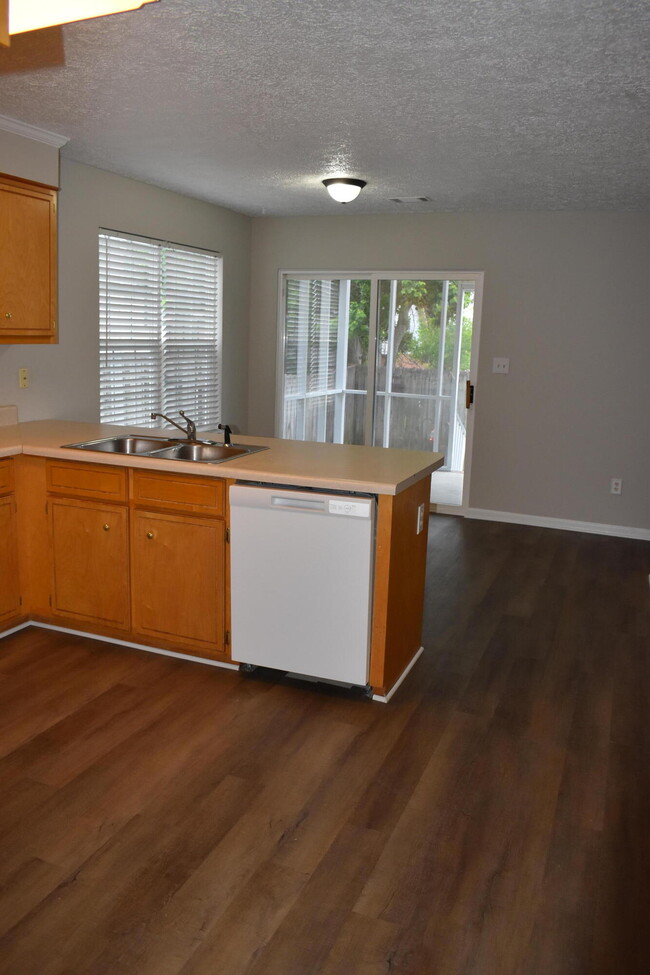 Building Photo - 4420 Summerlin Dr