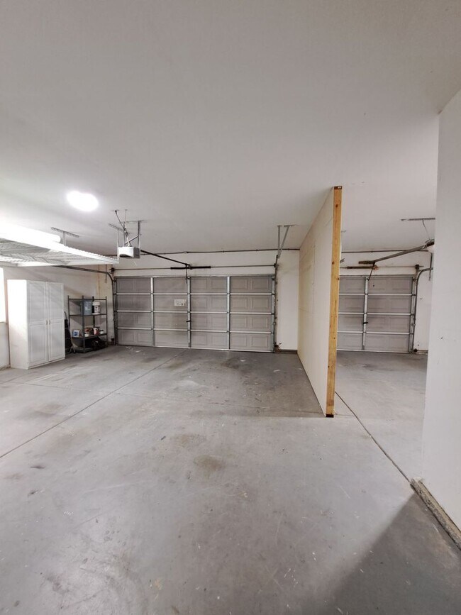 Building Photo - Gorgeous Fresno Residence with Premium Fin...