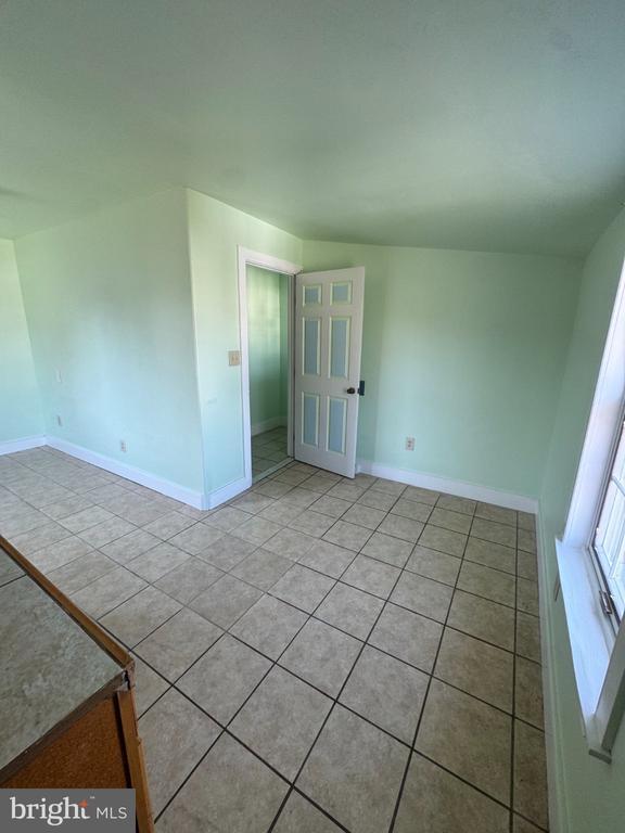 Building Photo - 332 E Broadway