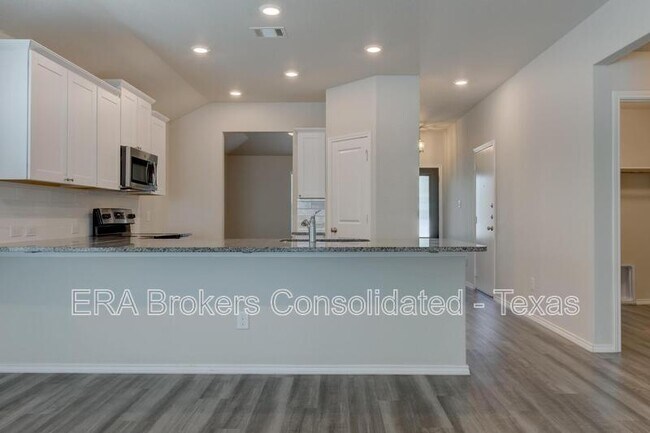 Building Photo - 242 Holland Pk