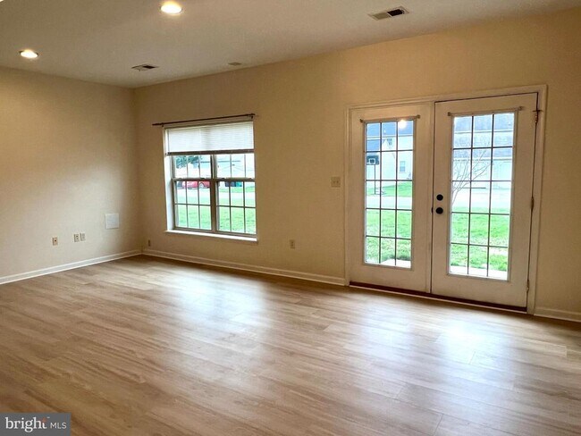 Building Photo - 2037 Powell Dr