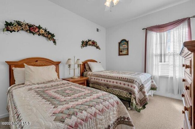 Building Photo - 6 Castile Ct