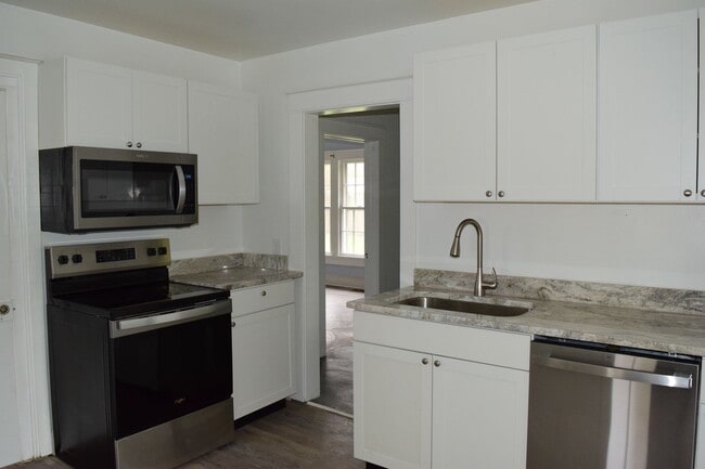 Building Photo - Cute modern rancher in the heart of Highla...