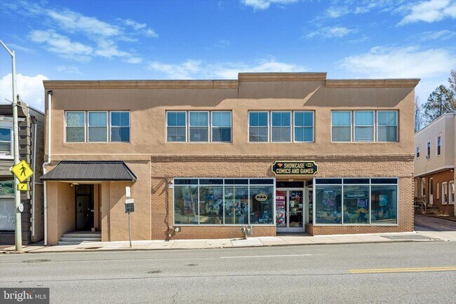 Building Photo - 1015 W Lancaster Ave