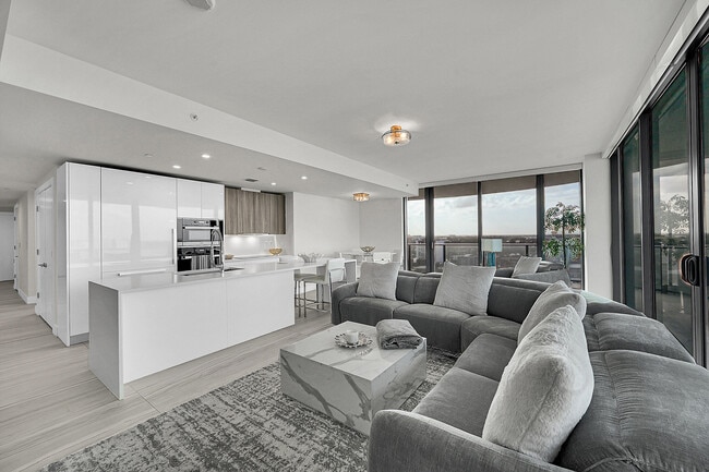 Building Photo - 730 N Ocean Blvd