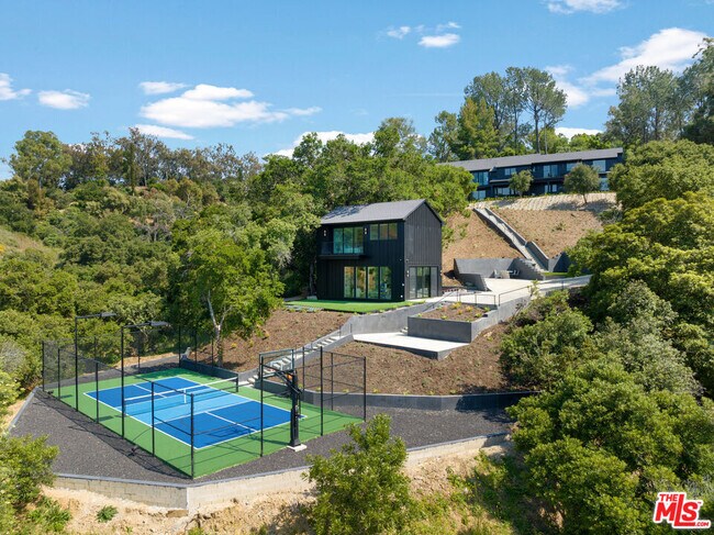 Building Photo - 3140 Coldwater Canyon Ave
