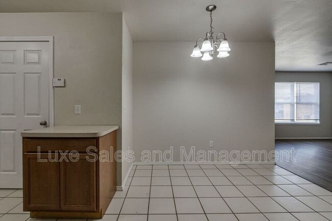 Building Photo - 1736 W Palm Pl