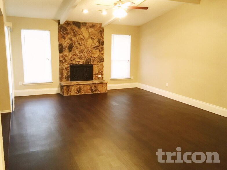 Building Photo - 3804 Firethorn Dr