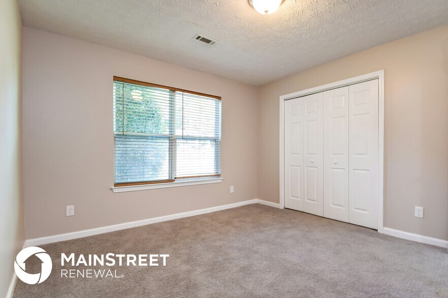 Building Photo - 8043 Trinity Park Dr