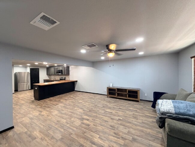 Building Photo - Move in Special, $500 off first full month of rent!