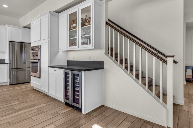 Building Photo - Beautiful Three Bedroom with Mountain V...