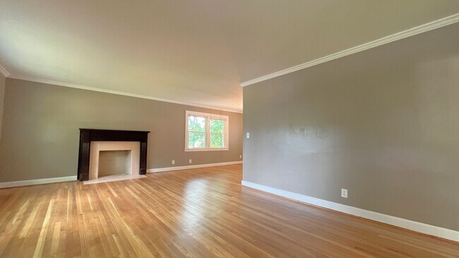 Building Photo - 3-Bedroom Dalraida Delight