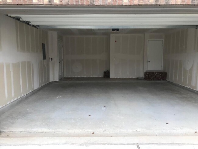 Building Photo - 120 Walkup Ln