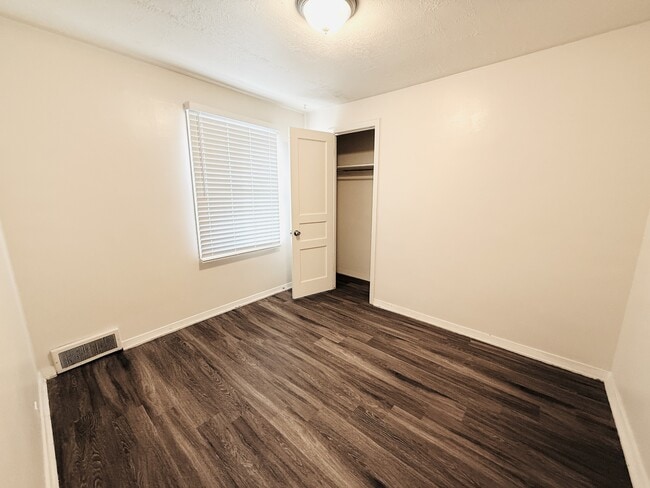 Building Photo - 709 Darling St