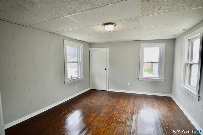 Building Photo - 2310 Barnum Ave