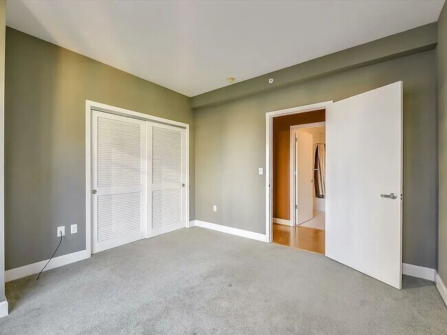 Building Photo - "Chic Urban Retreat: Cozy 1-Bed, 1-Bath Apartment in Prime San Francisco Location!"
