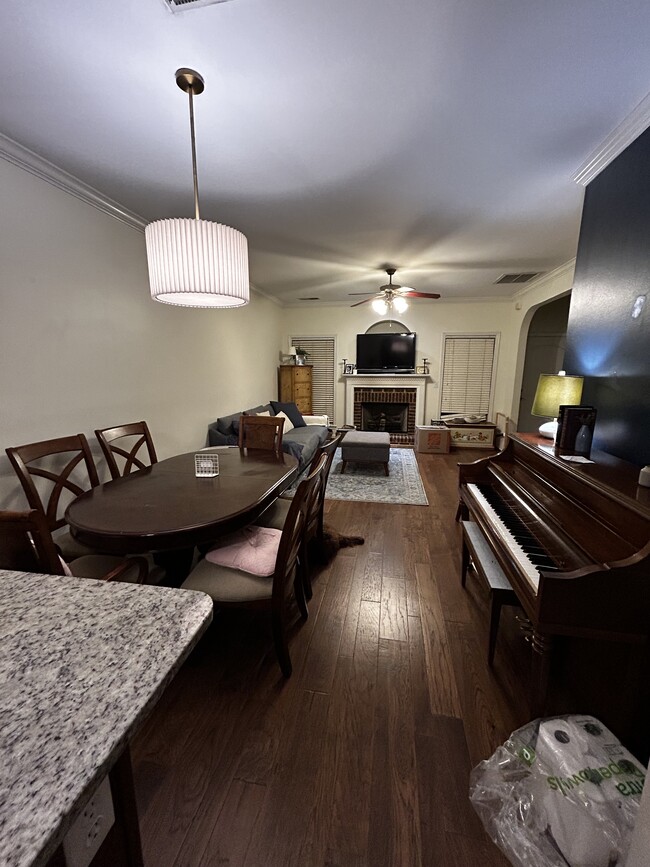 Building Photo - 4300 Ashwood Cove