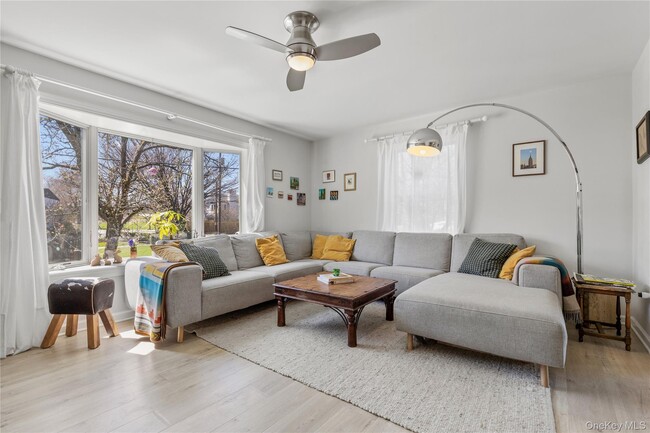 Building Photo - 350 Midland Ave