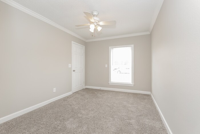 Building Photo - 2130 Spring Hill Cir