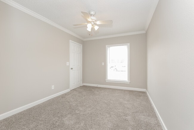 Building Photo - Spring Hill 4-Bedroom Home