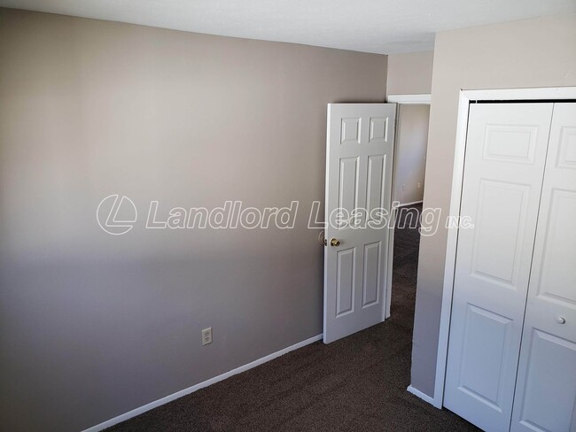 Building Photo - Well-Maintained 3-Bedroom Ranch with Updated Flooring