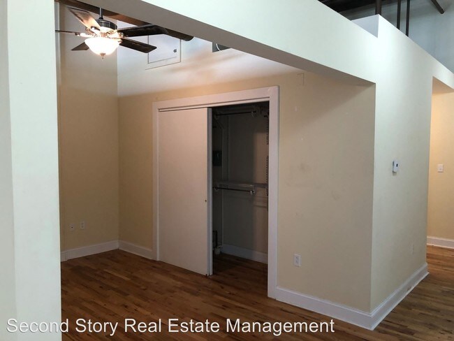 Building Photo - 232 E 11th St