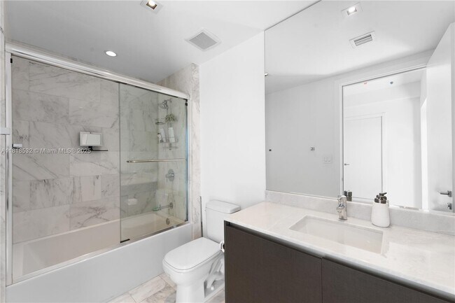 Building Photo - 1451 Brickell Ave