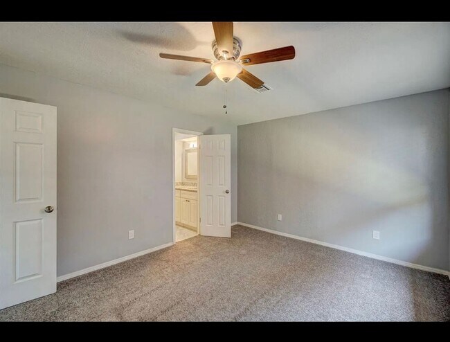 Building Photo - Beautiful newly remodeled home located in ...