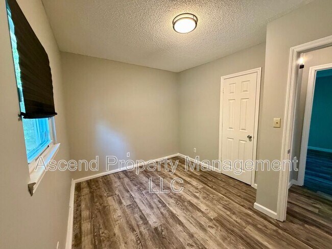 Building Photo - 7707 Canyon Dr