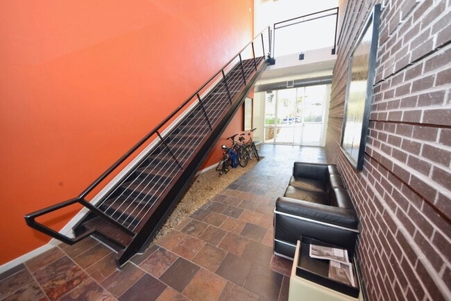 Building Photo - 1 bed, 1 bath condo in Cooper Young