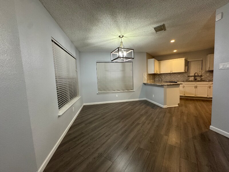 Building Photo - 15719 Persimmon Hill Dr