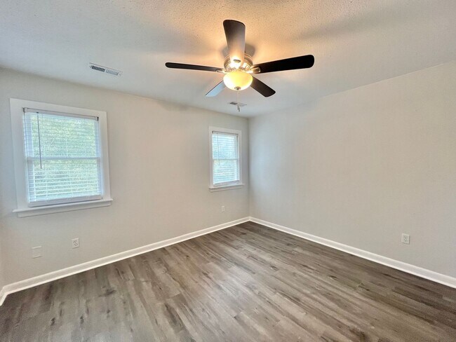 Building Photo - Newly Remodeled 2BD, 1.5BA Raleigh Townhome with a Fenced Backyard in a Prime Location