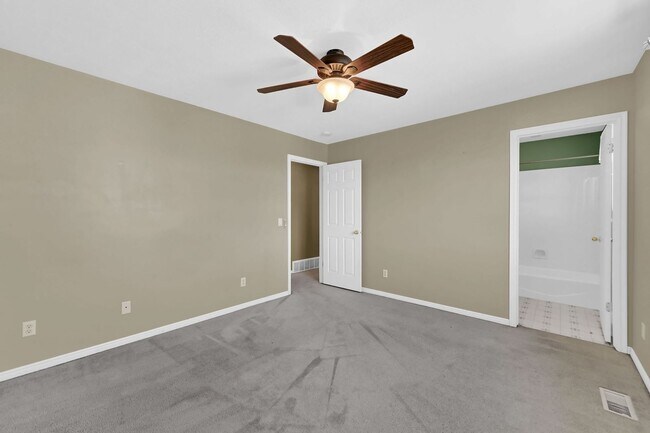 Building Photo - Beautifully Updated 4-Bedroom Home in Syracuse!