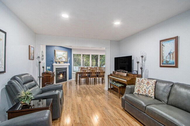 Building Photo - Lovell 237/239 - PLACEMENT