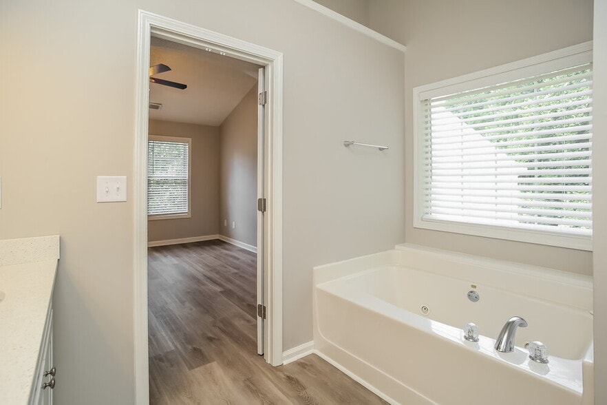 Building Photo - 3096 Heatherbrook Trce