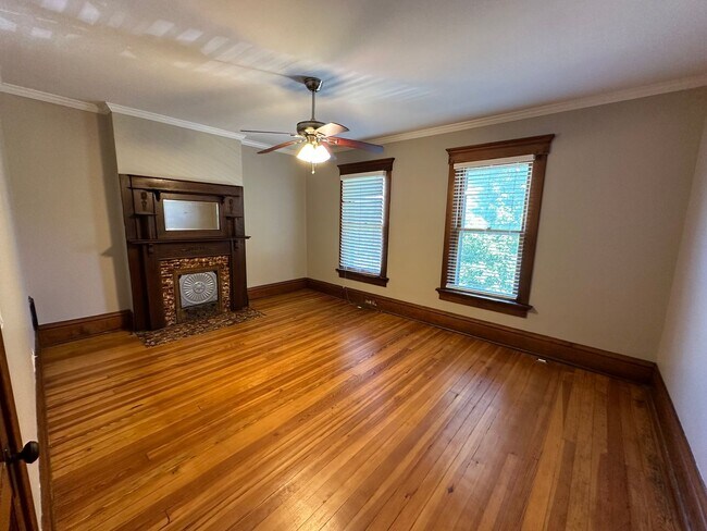 Building Photo - Hunter Ave 1045-1047 GW2