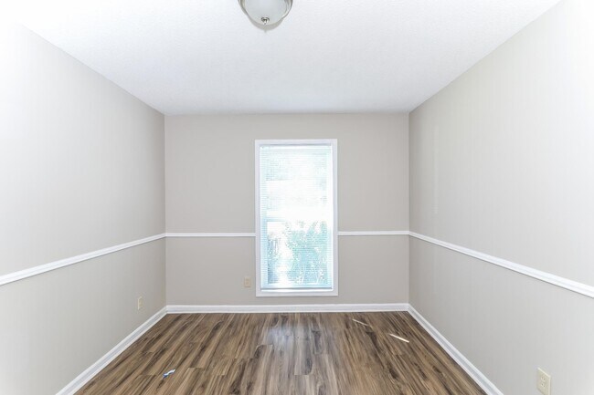 Building Photo - 6076 Elk Grove Rd