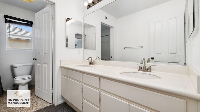 Building Photo - 657 Prairie Dr