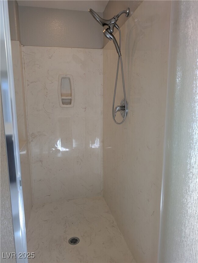 Building Photo - 6639 Rego Park Ct