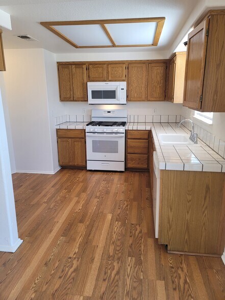 Building Photo - 9230 Karen Ave