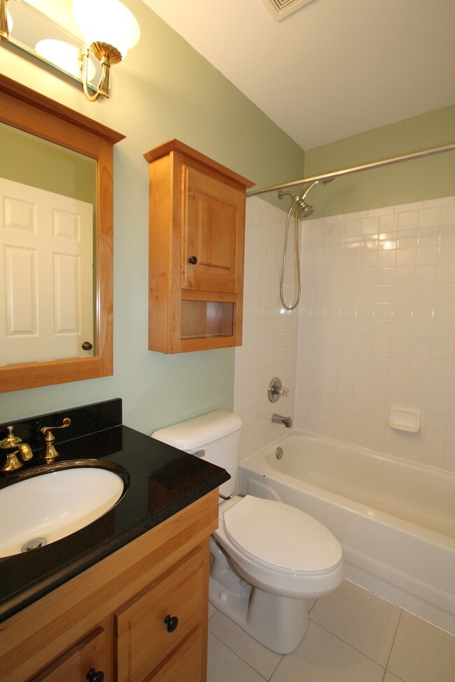 Building Photo - 2554 Dickens Dr
