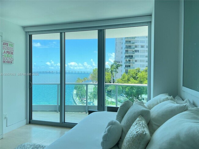 Building Photo - 1331 Brickell Bay Dr