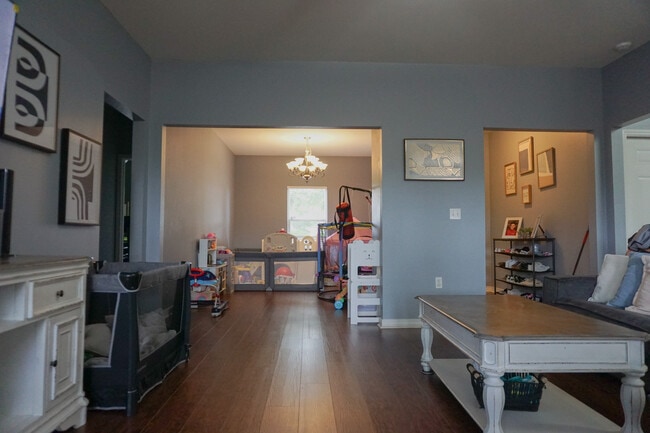 Building Photo - 212 Ladue Ave