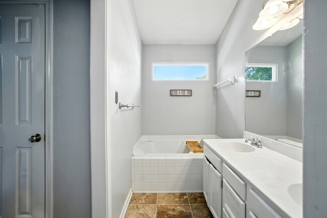 Building Photo - 1036 Woodsmans Reach